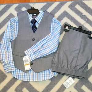 NWT Nautica 3 piece suit and tie